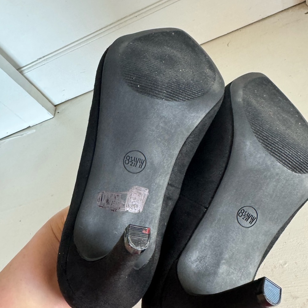 Torrid black faux suede heels size 8 1/2 wide width - Picture 8 of 9